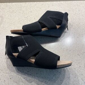 Black Open-Toe Knit Wedge Sandals. Size 9M.
